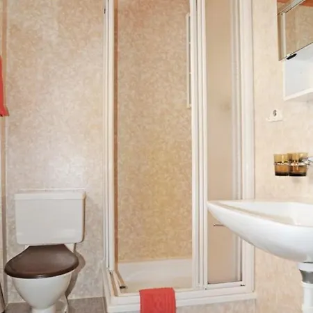 Baergblueemli 2- Og Ost Studio- Dusche Oder Bad- Wc 1 1-2 Zimmerwohnung- 2-betten By Interhome Apartamento